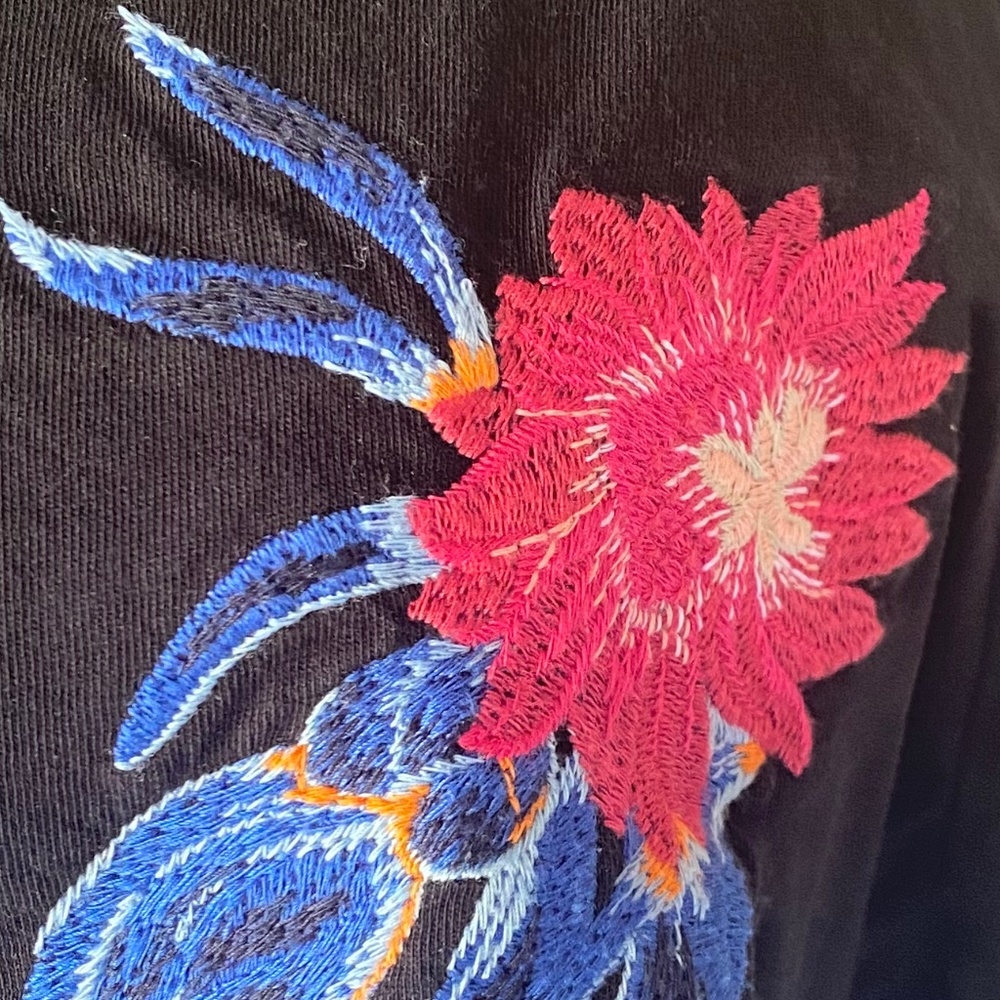 Express black with floral t-shirt - Picture 2 of 4
